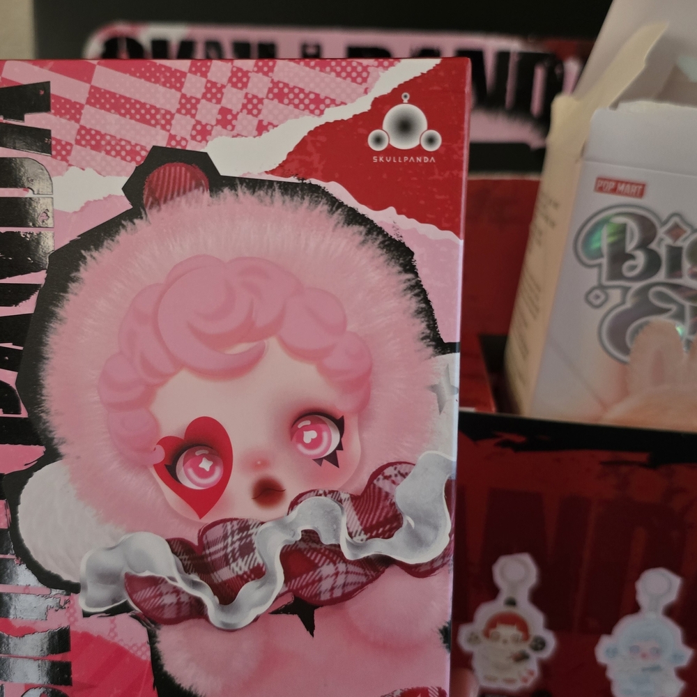 🆕️Nike Pink Duffel Bag with Skullpanda - Picture 3 of 6